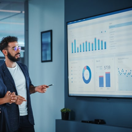 A social media marketing agency expert showing results from using the right social media platforms